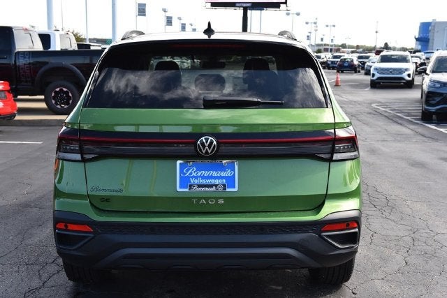 2027 Volkswagen Taos SE Black FWD