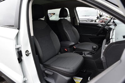 2027 Volkswagen Taos SE Black FWD