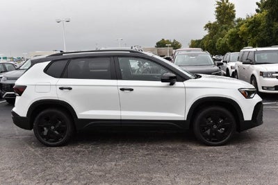2027 Volkswagen Taos SE Black FWD