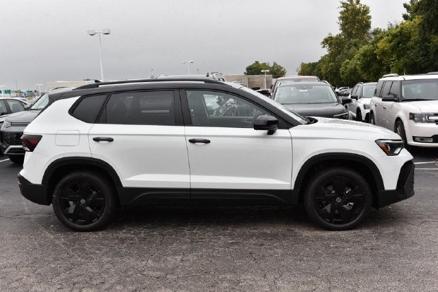 2027 Volkswagen Taos SE Black FWD