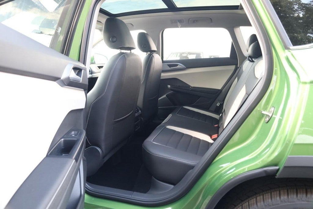 2025 Volkswagen Taos SEL 4MOTION