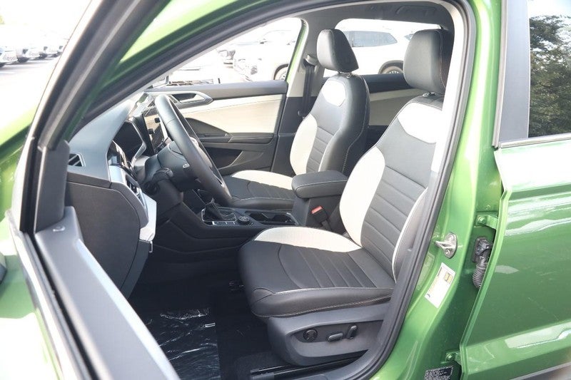 2025 Volkswagen Taos SEL 4MOTION