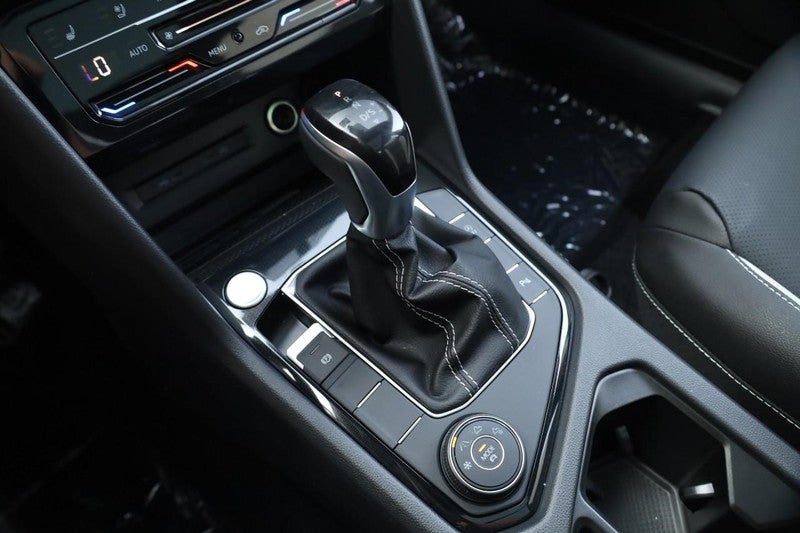 2025 Volkswagen Taos SEL 4MOTION