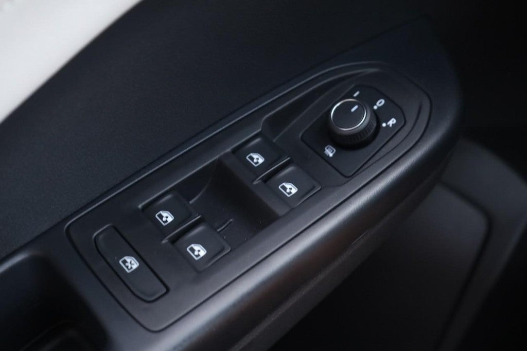 2025 Volkswagen Taos SEL 4MOTION