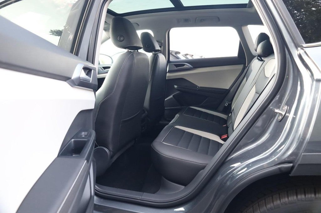 2025 Volkswagen Taos SEL 4MOTION