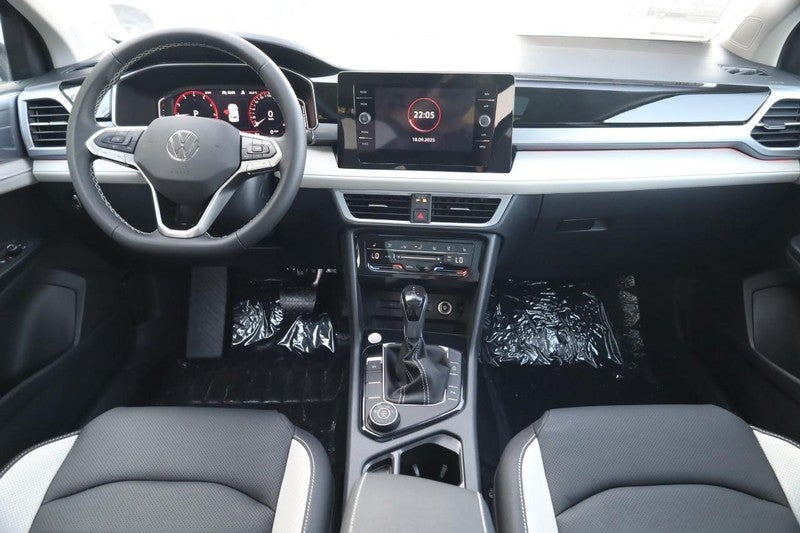 2025 Volkswagen Taos SEL 4MOTION