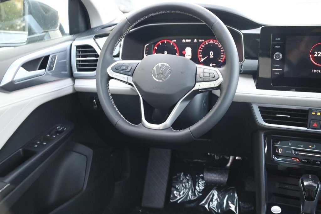 2025 Volkswagen Taos SEL 4MOTION