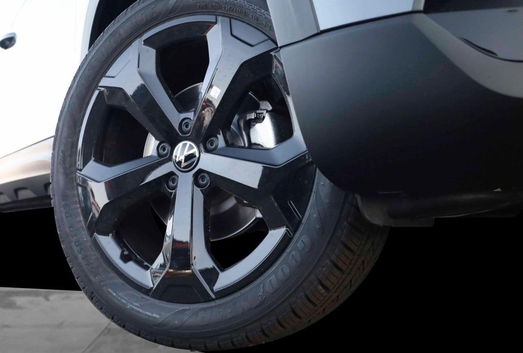 2025 Volkswagen Taos SEL 4MOTION