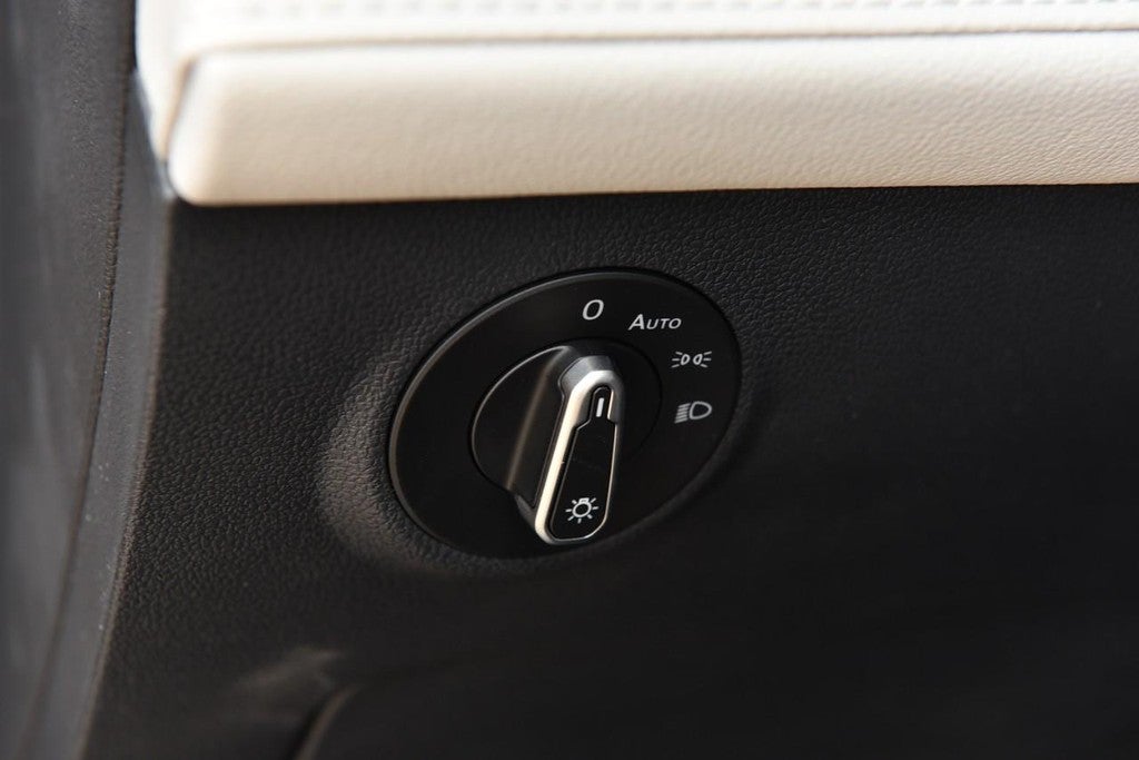 2025 Volkswagen Taos SEL 4MOTION