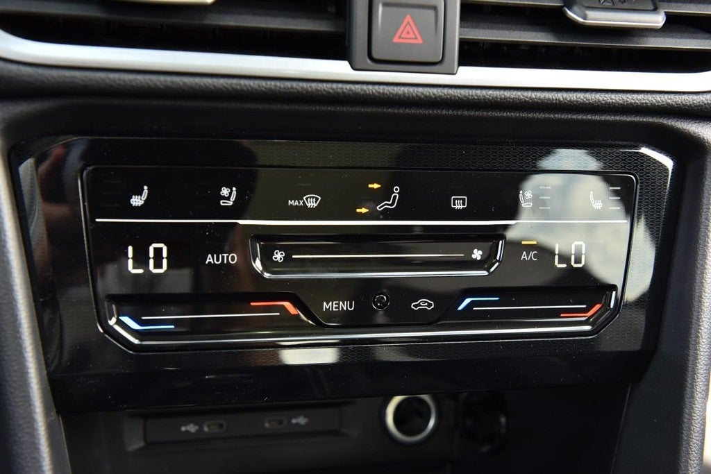 2025 Volkswagen Taos SEL 4MOTION