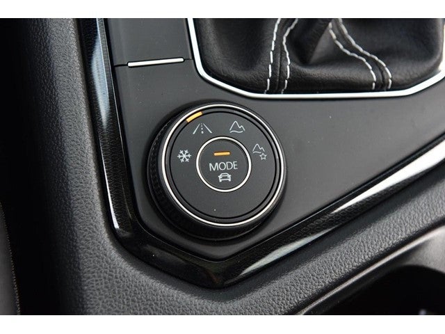 2025 Volkswagen Taos SEL 4MOTION