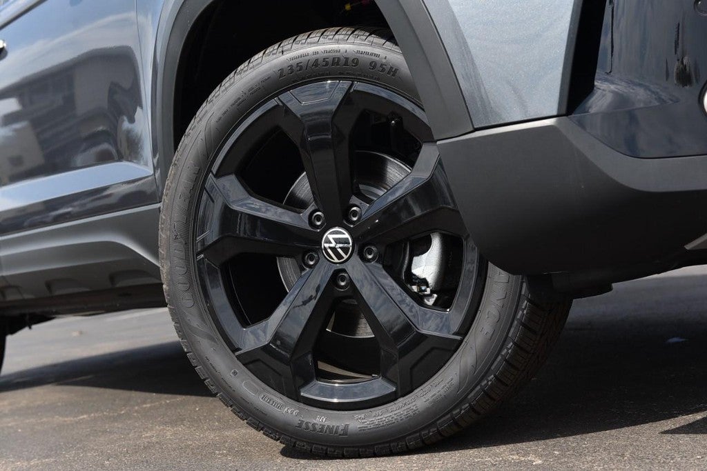 2025 Volkswagen Taos SEL 4MOTION