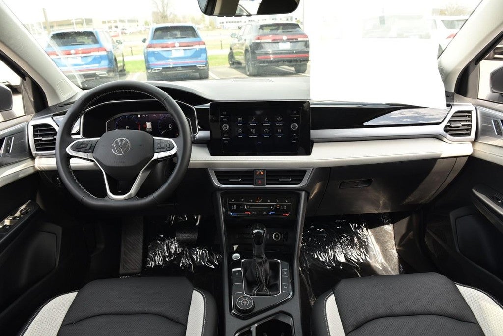 2025 Volkswagen Taos SEL 4MOTION