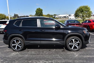 2027 Volkswagen Taos SEL 4MOTION