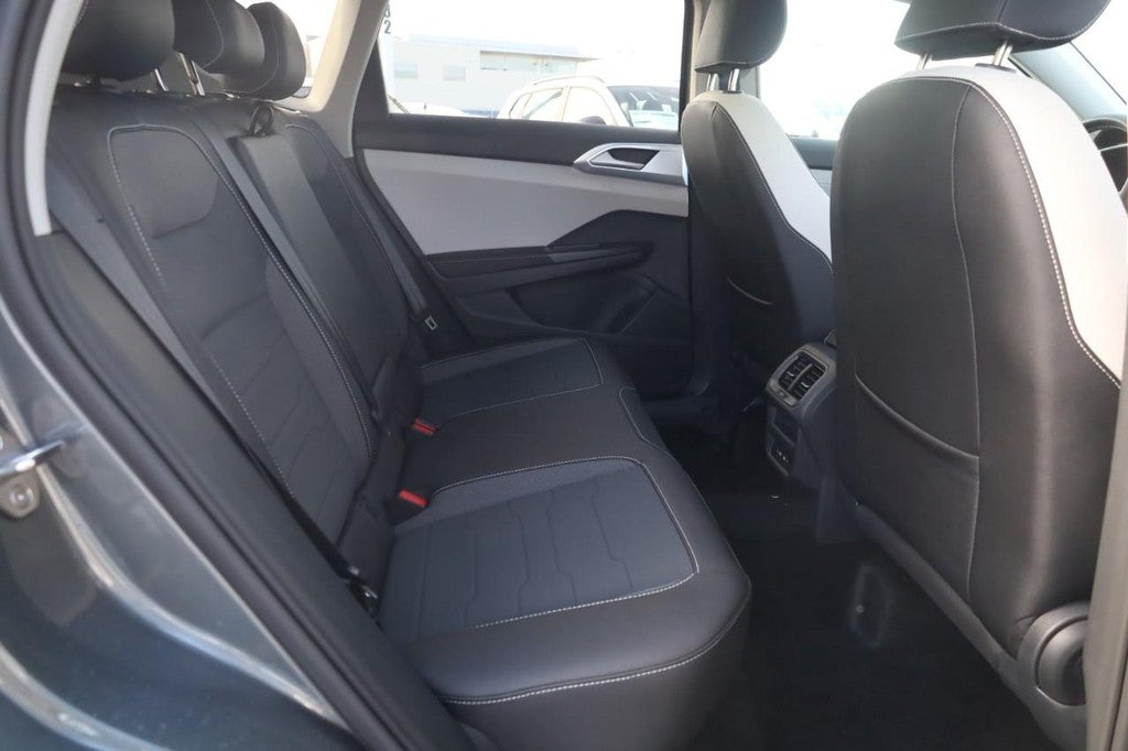 2026 Volkswagen Taos SE FWD