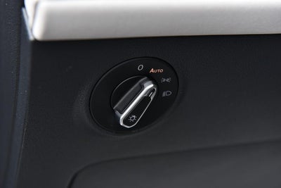 2025 Volkswagen Taos SE FWD