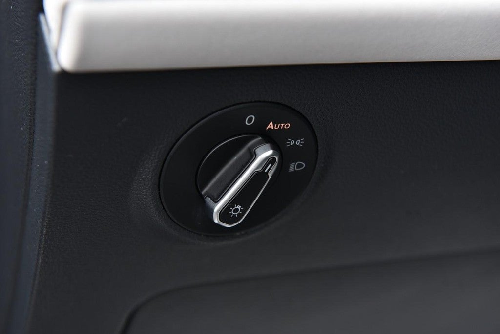 2025 Volkswagen Taos SE FWD