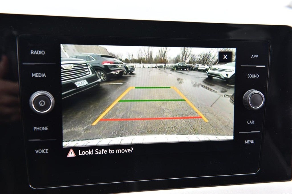 2025 Volkswagen Taos SE FWD