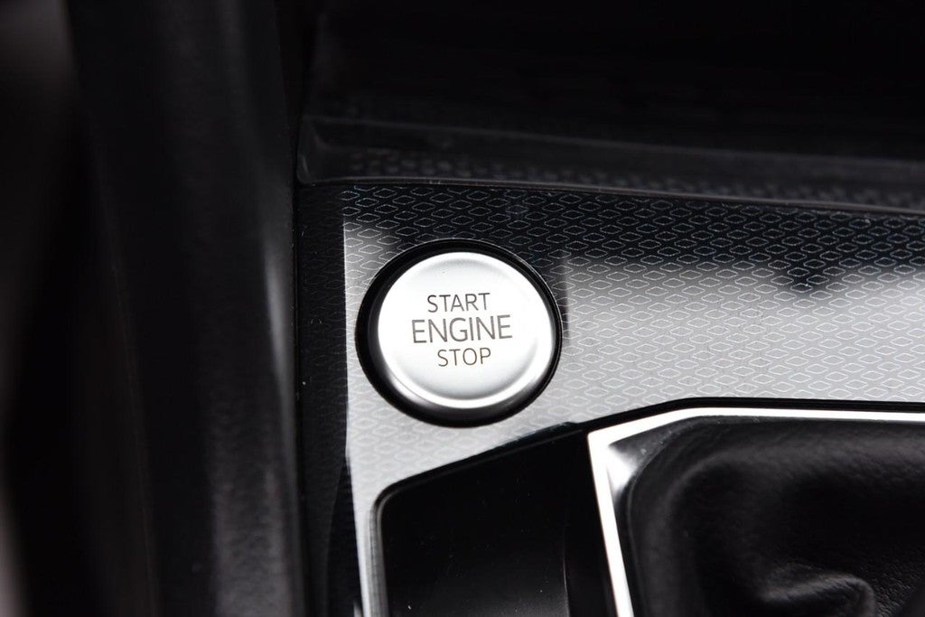 2025 Volkswagen Taos SE FWD