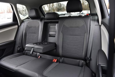 2025 Volkswagen Taos SE FWD