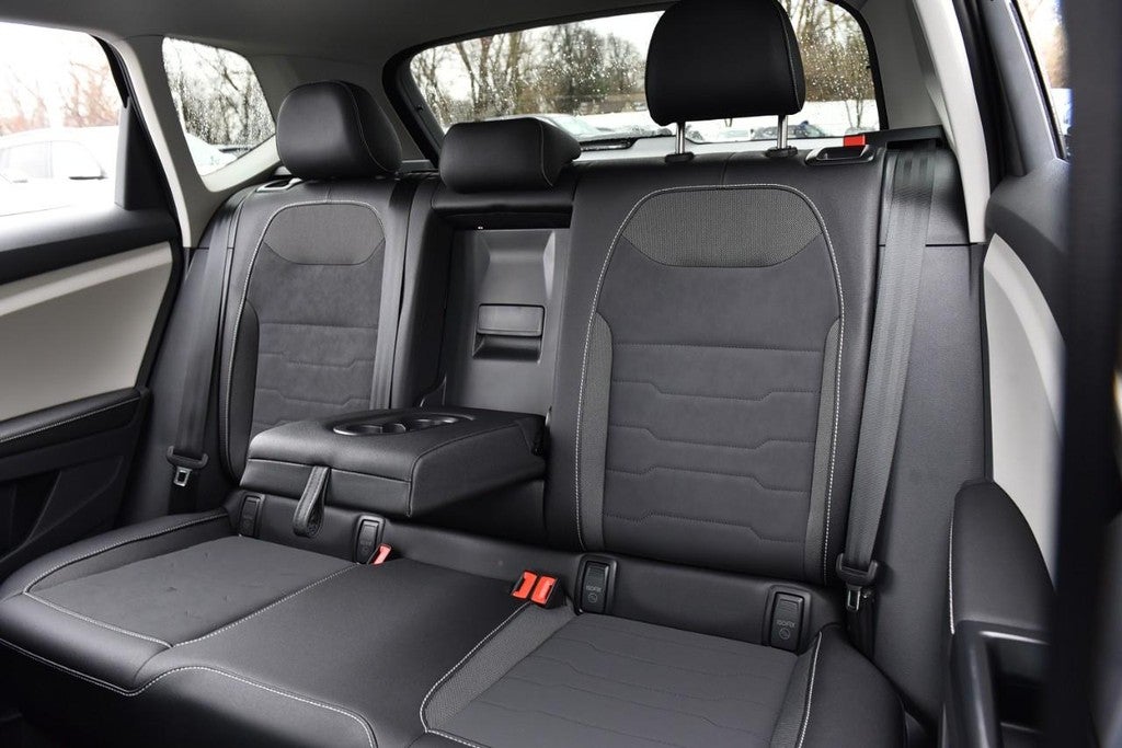 2025 Volkswagen Taos SE FWD