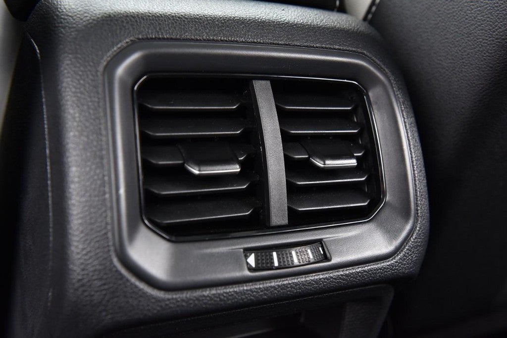 2025 Volkswagen Taos SE FWD