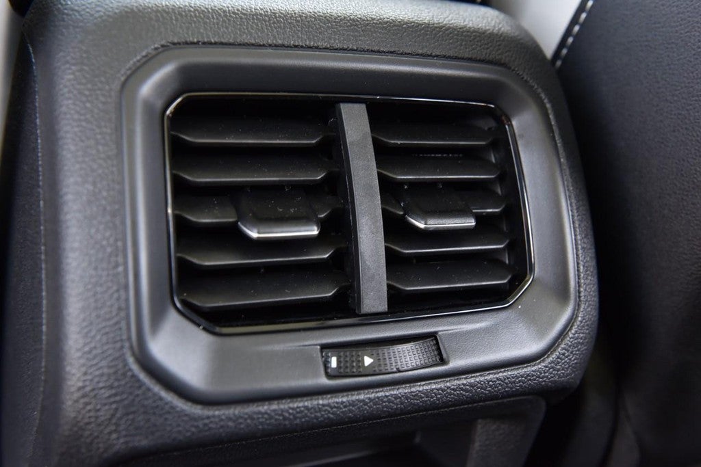 2026 Volkswagen Taos SE FWD