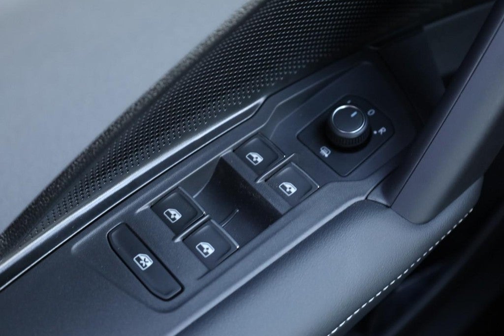 2026 Volkswagen Tiguan 2.0T SE R-Line Black 4MOTION