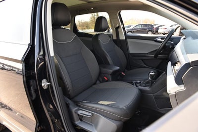 2023 Volkswagen Taos SE 4MOTION