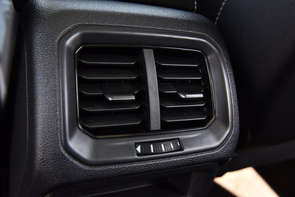 2023 Volkswagen Taos SE 4MOTION