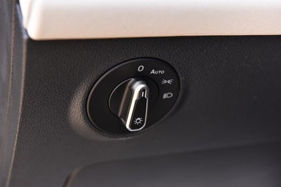 2025 Volkswagen Taos SE FWD