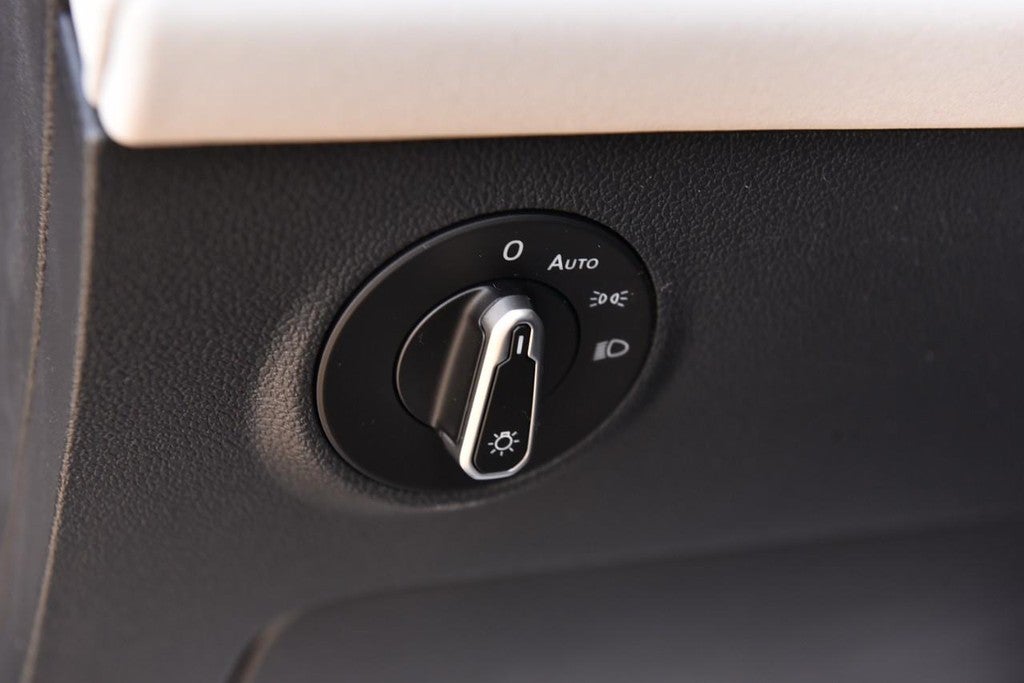 2025 Volkswagen Taos SE FWD