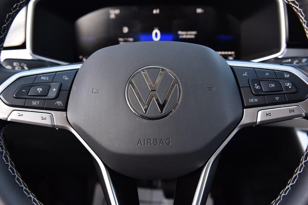 2025 Volkswagen Taos SE FWD