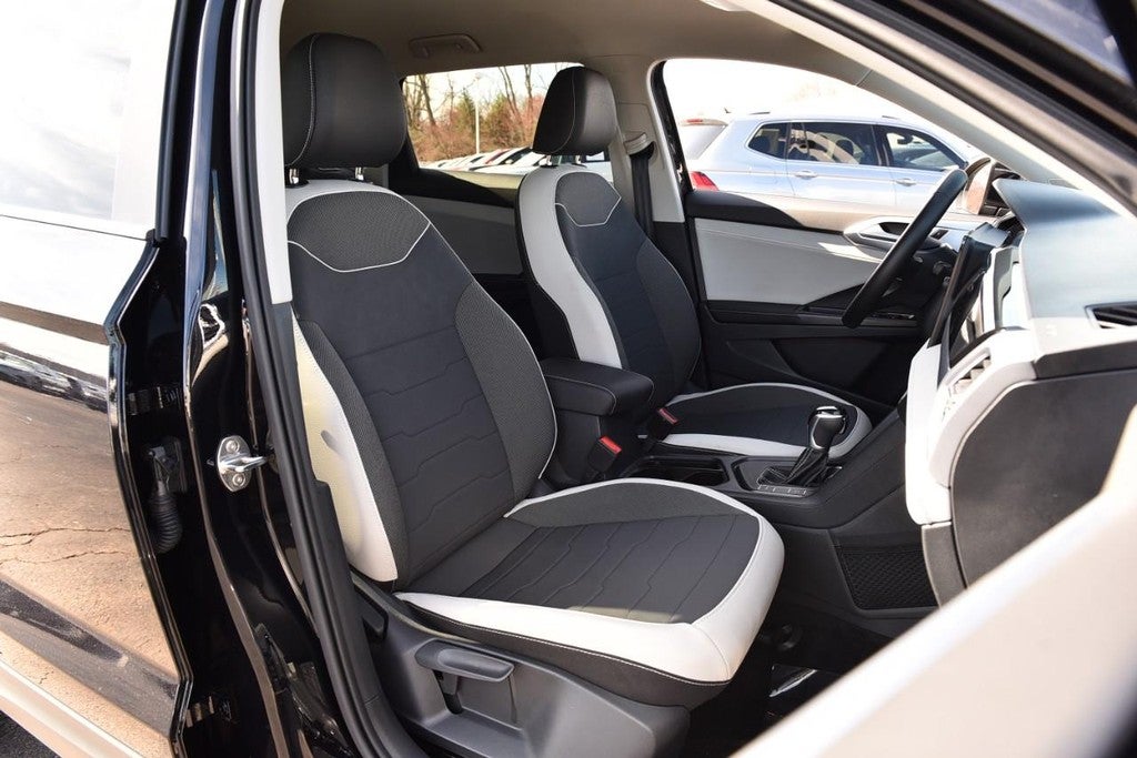 2025 Volkswagen Taos SE FWD