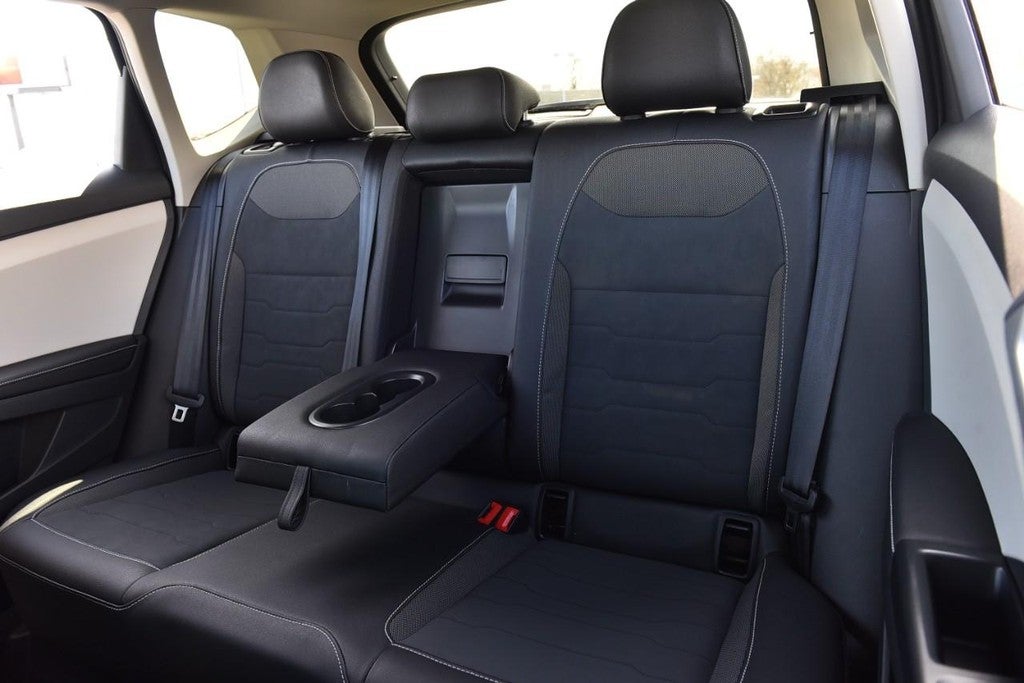 2025 Volkswagen Taos SE FWD