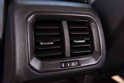 2025 Volkswagen Taos SE FWD