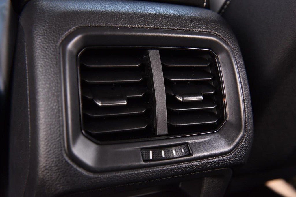 2025 Volkswagen Taos SE FWD