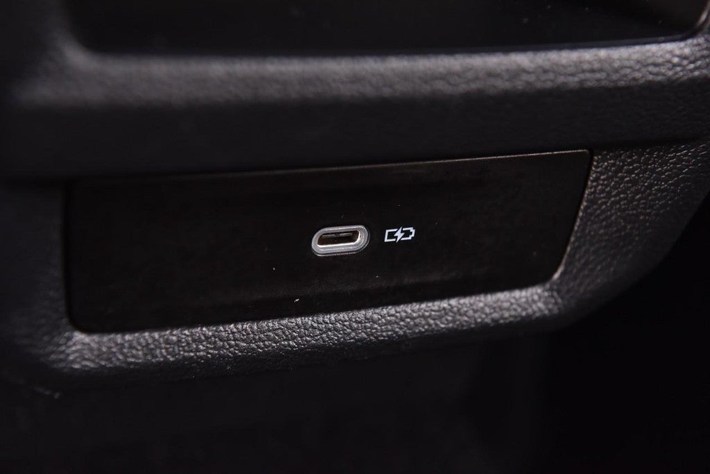 2025 Volkswagen Taos SE FWD