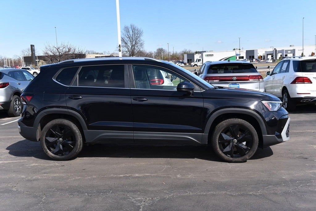 2025 Volkswagen Taos SE FWD