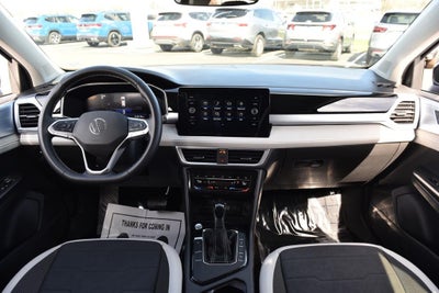 2025 Volkswagen Taos SE FWD