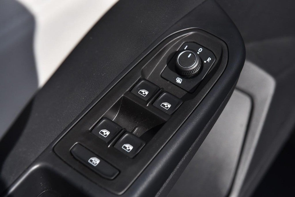 2025 Volkswagen Taos SE FWD