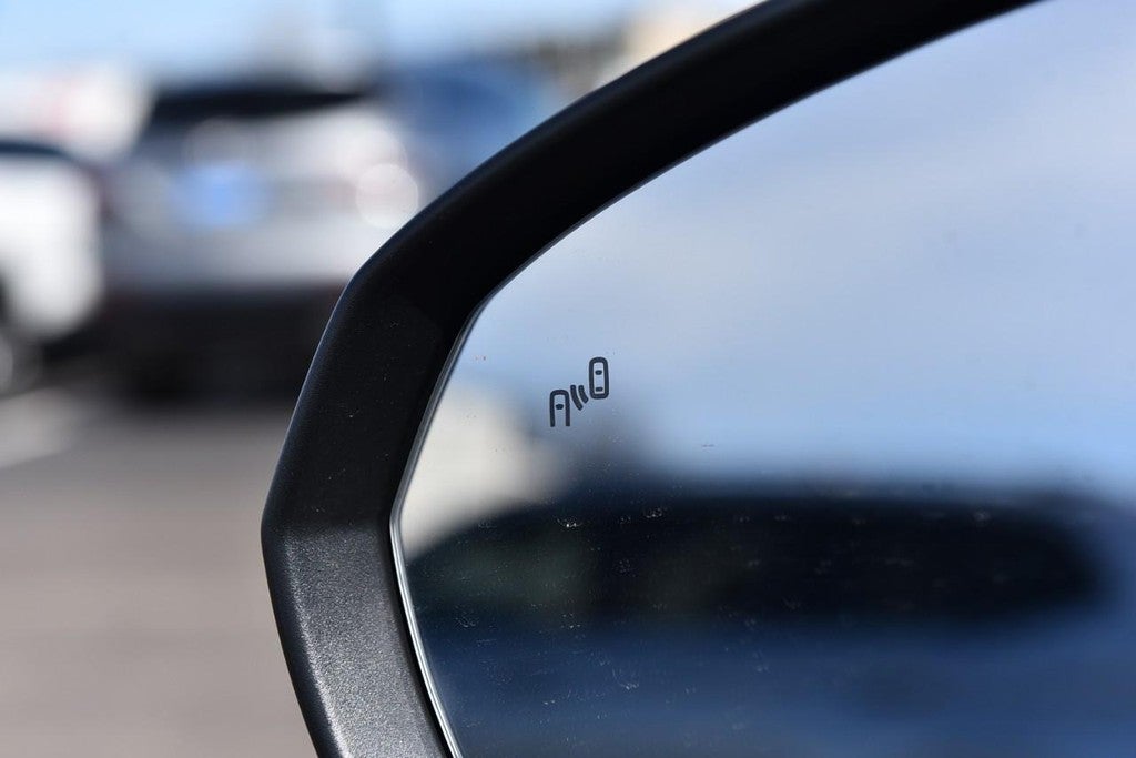 2025 Volkswagen Taos SE FWD