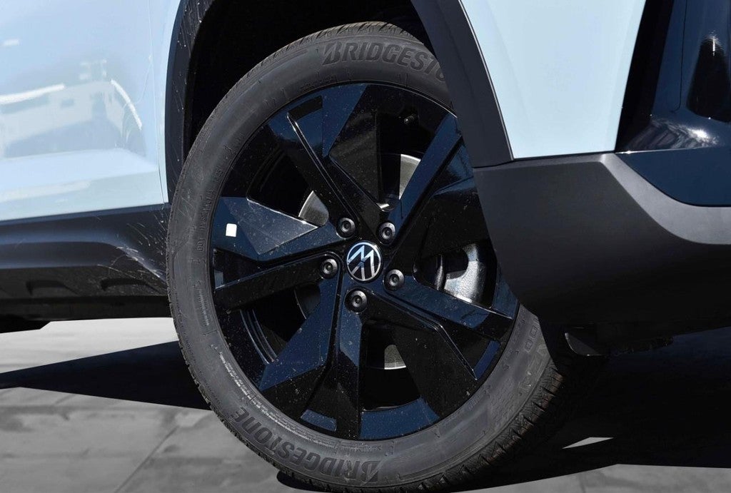 2026 Volkswagen Taos SE FWD