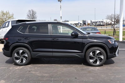 2026 Volkswagen Taos SE 4MOTION