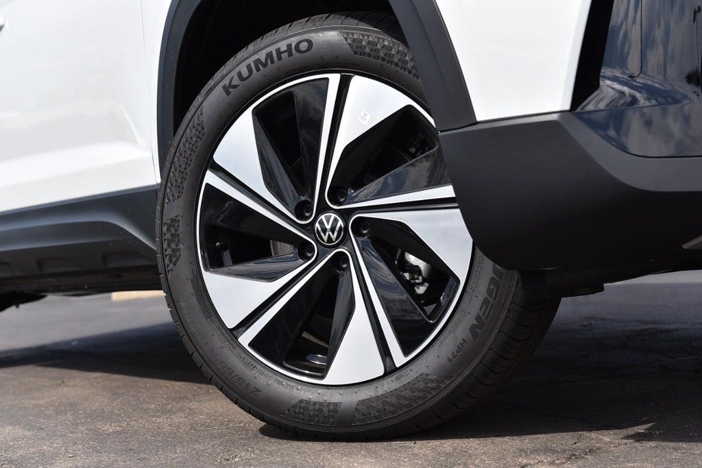 2026 Volkswagen Taos SE 4MOTION