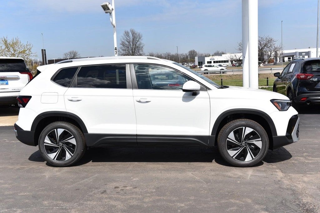 2026 Volkswagen Taos SE 4MOTION