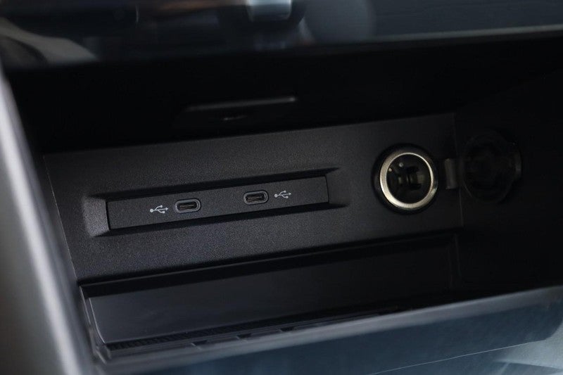 2025 Volkswagen Taos SE 4MOTION