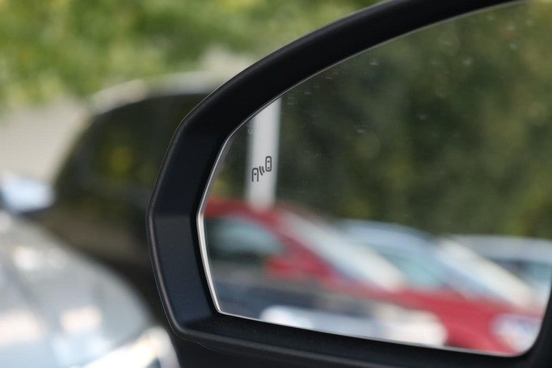 2025 Volkswagen Taos SE 4MOTION