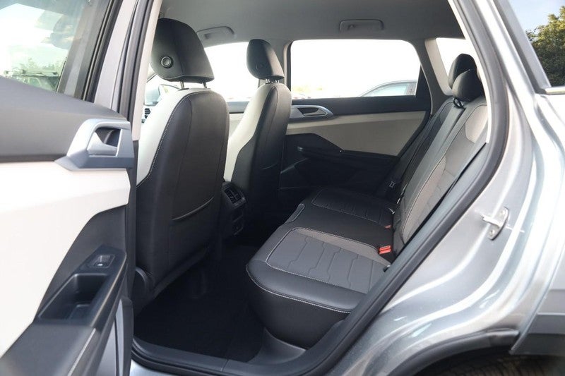 2025 Volkswagen Taos SE 4MOTION