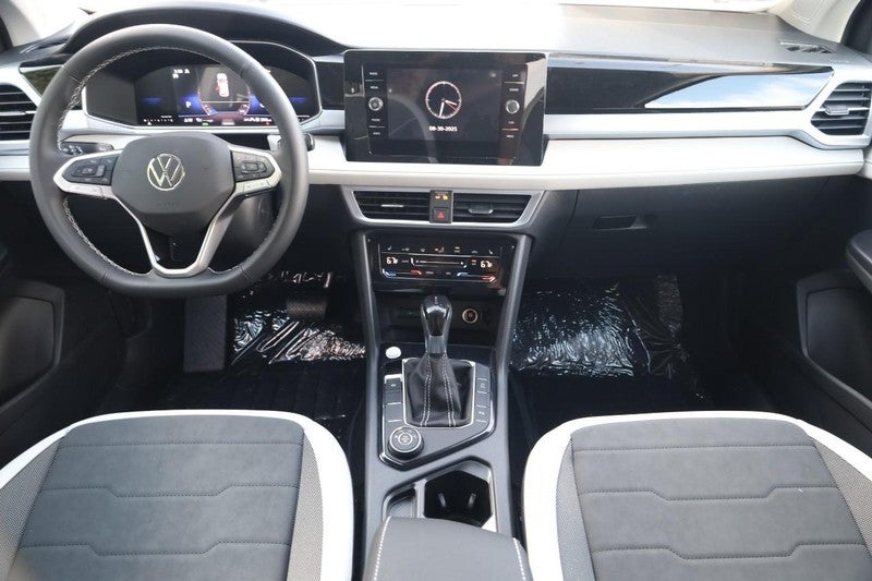 2025 Volkswagen Taos SE 4MOTION